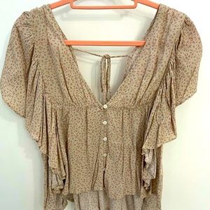 Beautiful blouse! Perfect for summer or fall